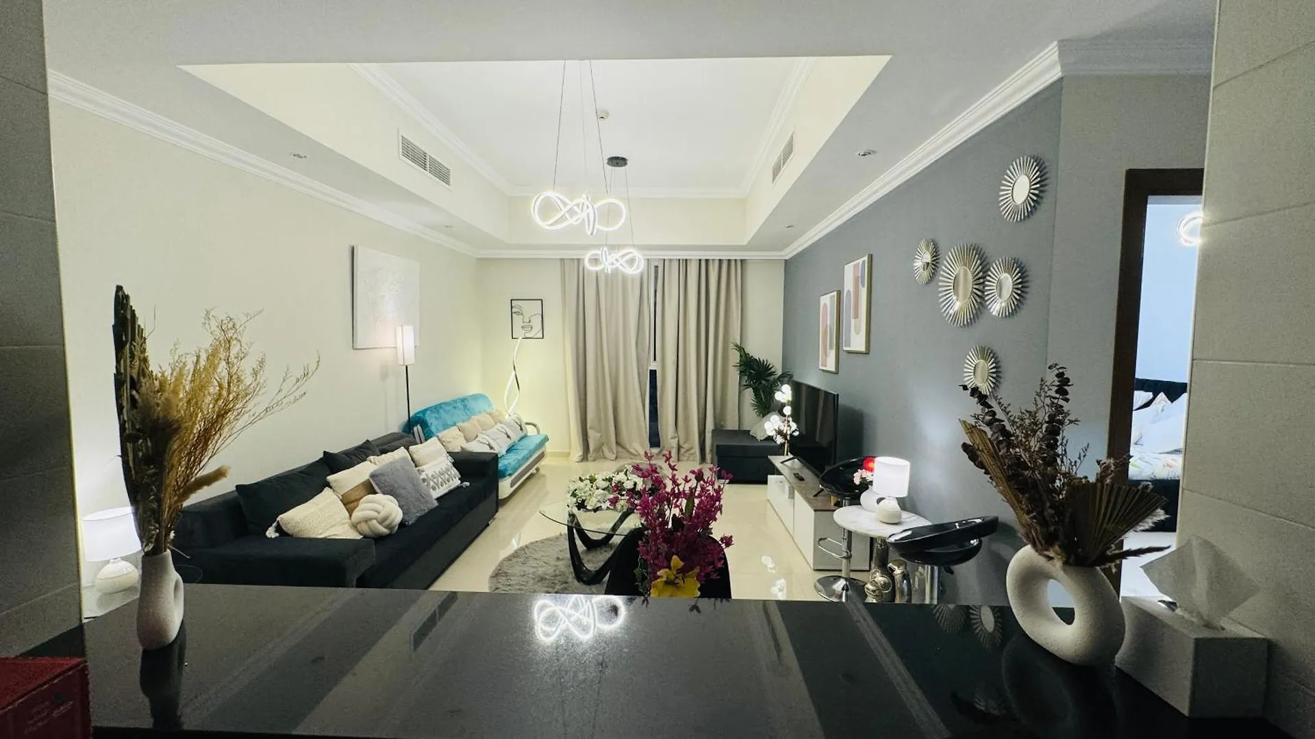 Apartment Modern Accommodations In Dunya Dubai'S Heart, Dubai Mall, Dubai Fountain And Burj Khalifa Getaway, Spectacular Views, 3-5 Minutes To Dubai Mall, Dubai Fountain & Burj Khalifa