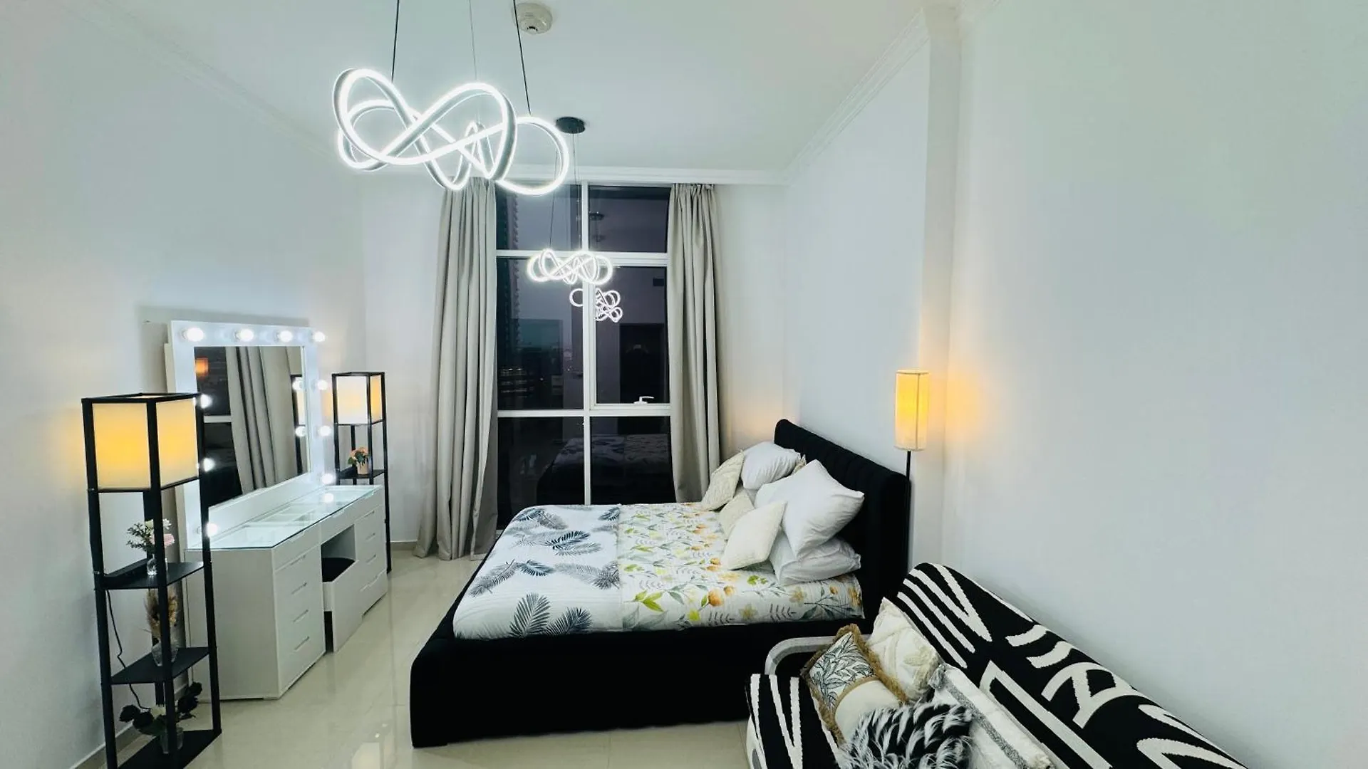 Apartment Modern Accommodations In Dunya Dubai'S Heart, Dubai Mall, Dubai Fountain And Burj Khalifa Getaway, Spectacular Views, 3-5 Minutes To Dubai Mall, Dubai Fountain & Burj Khalifa